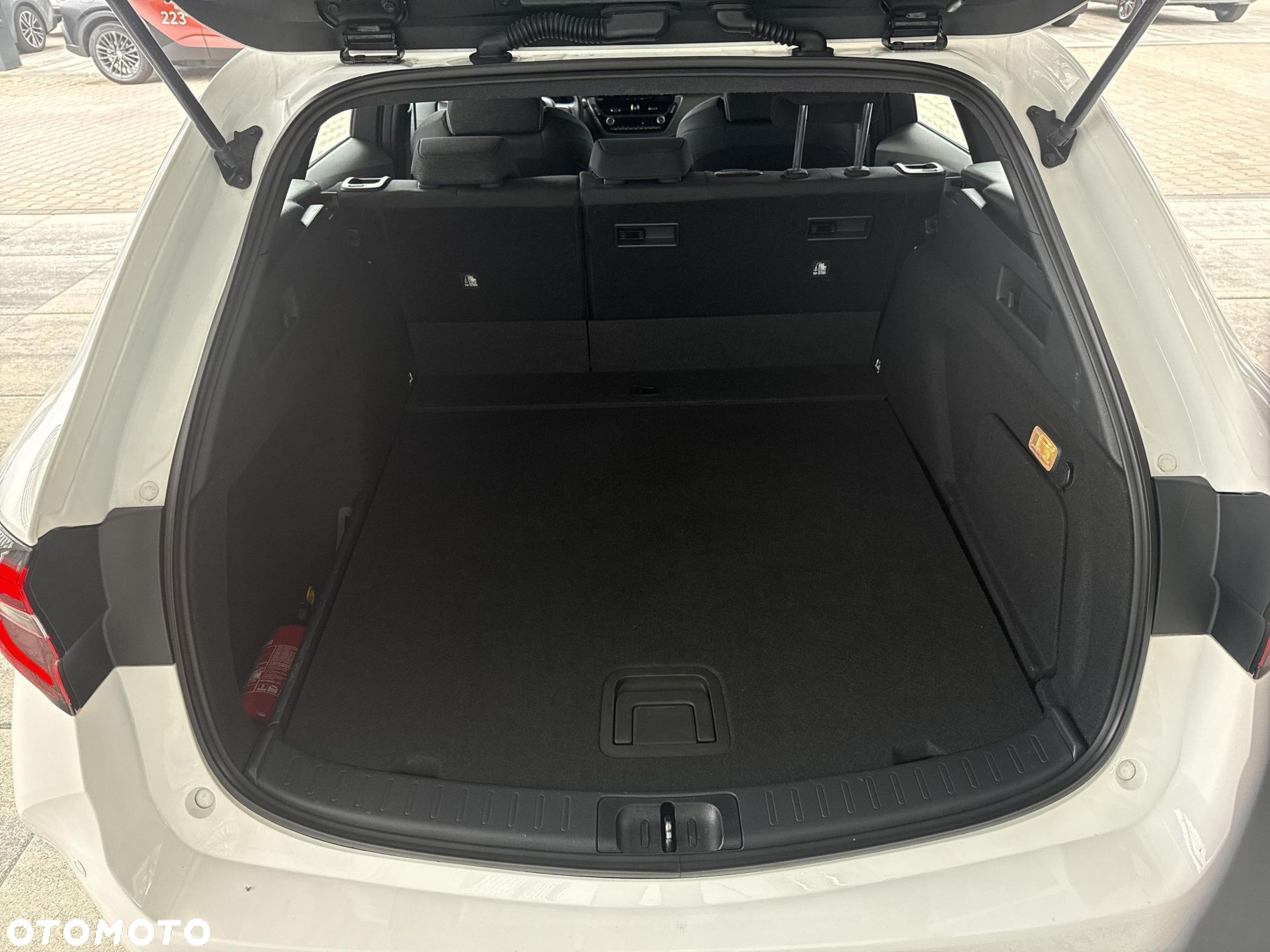 Toyota Corolla 2.0 Hybrid Comfort - 13