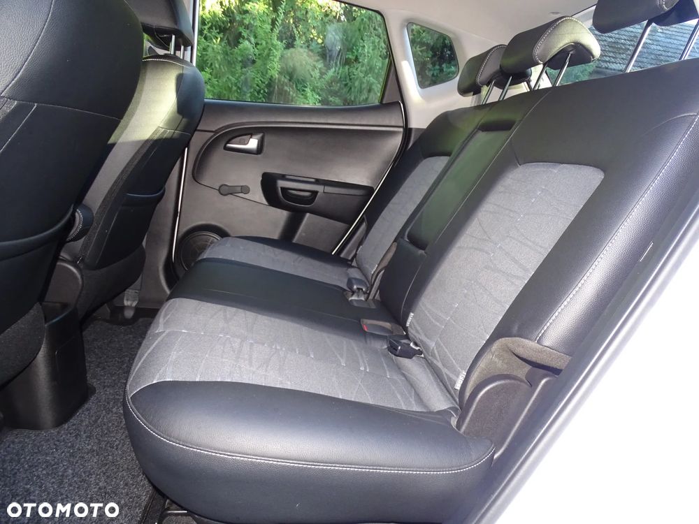 Kia Venga 1.4 CVVT Business Line - 12