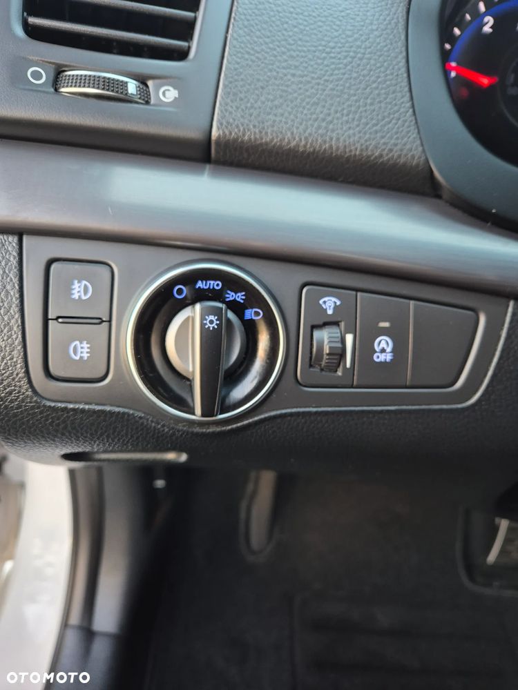 Hyundai i40 Kombi 1.7 CRDi DCT Premium - 25