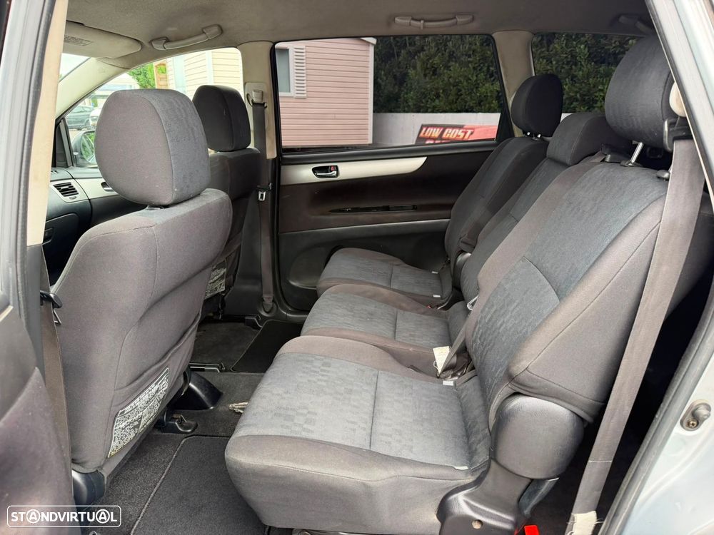 Toyota Avensis Verso 2.0 D-4D - 9