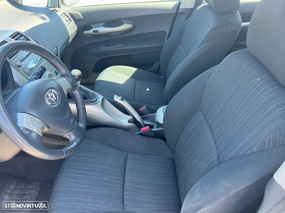 Toyota Auris 1.33 VVT-i AC+VSC - 11