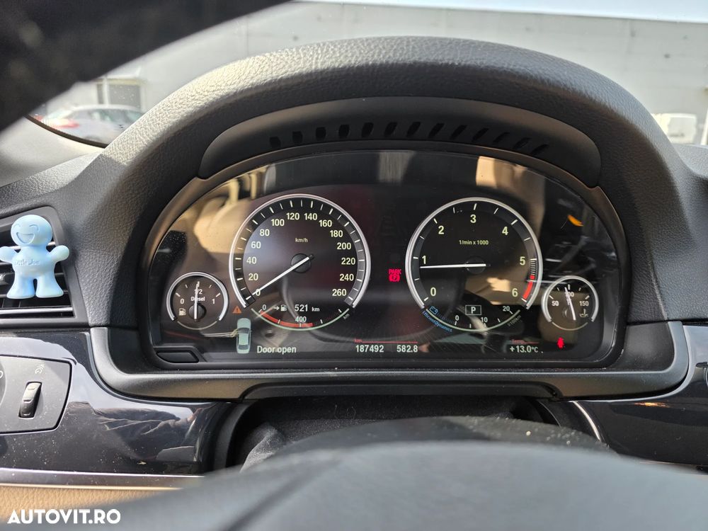 BMW Seria 5 520d xDrive AT - 11