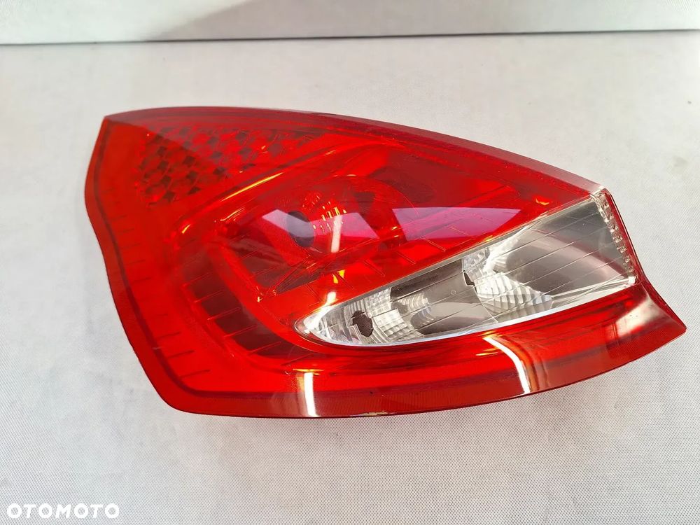Ford Fiesta Mk7 lampa lewa tył 8A6113405A