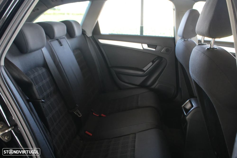 Audi A4 Avant 2.0 TDI DPF S line Sport Pack - 42