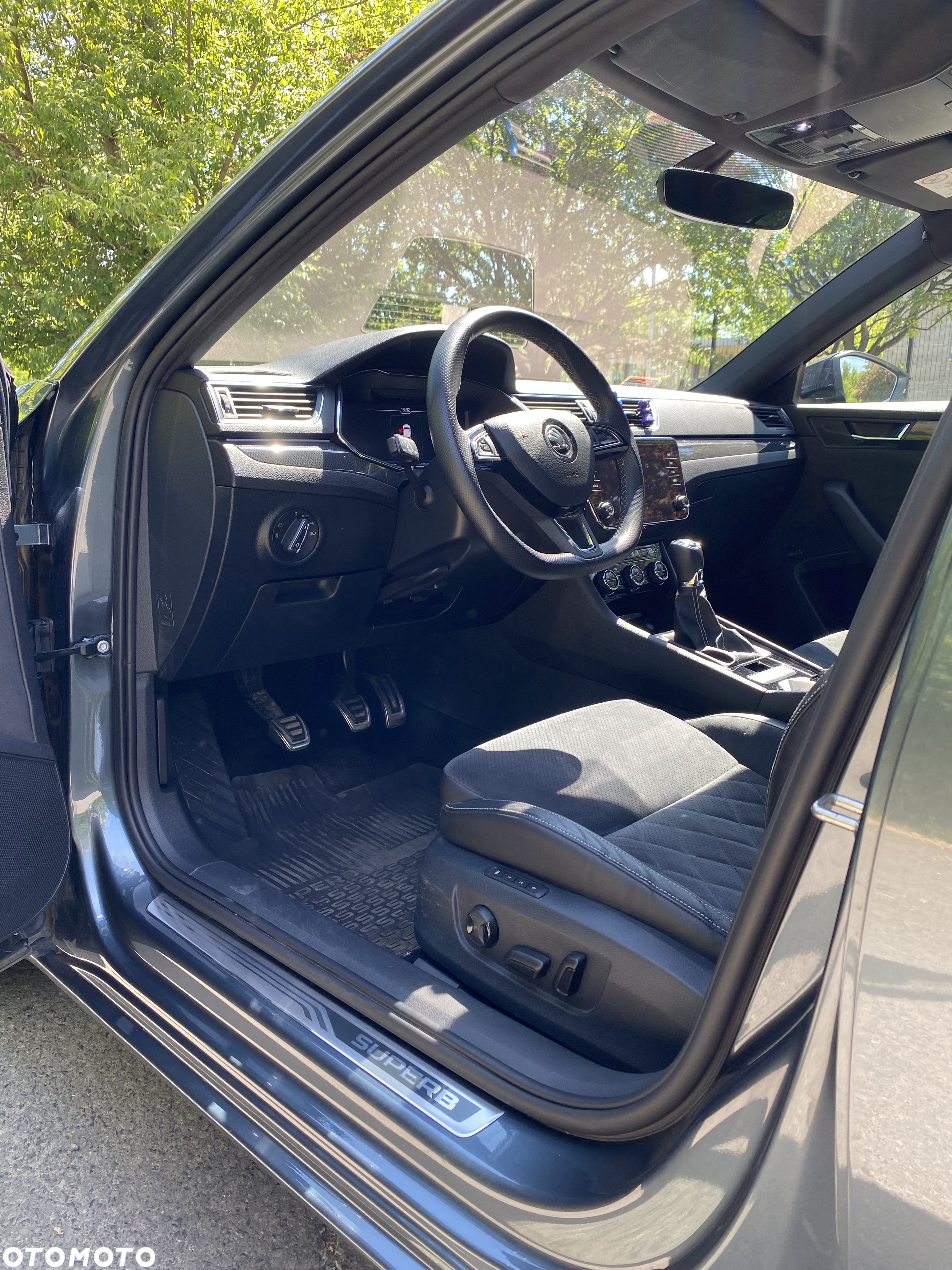 Skoda Superb 2.0 TDI Sportline - 9