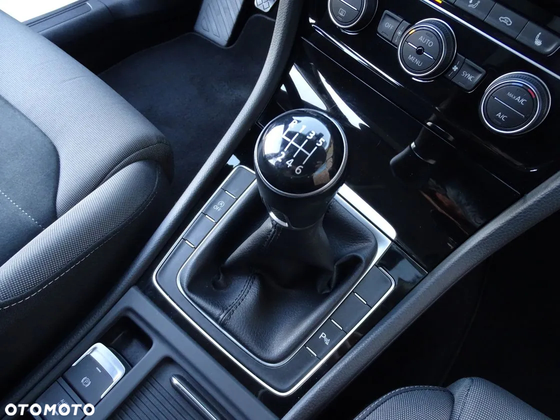 Volkswagen Golf - 30