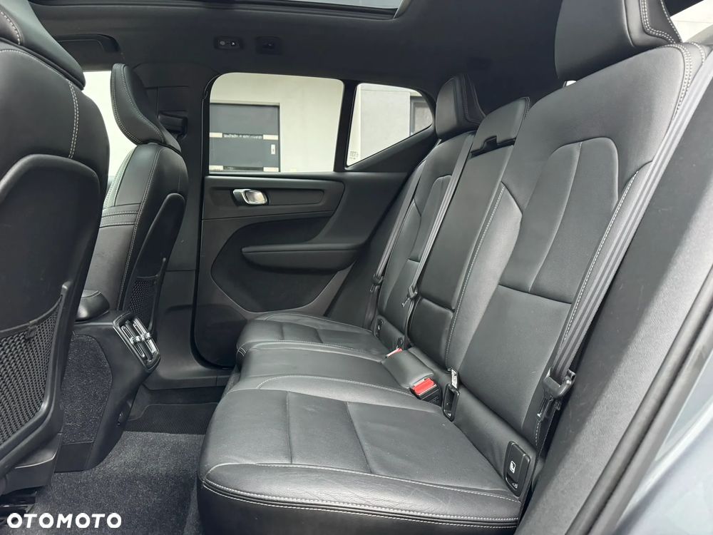 Volvo XC 40 D4 AWD Geartronic R-Design - 19