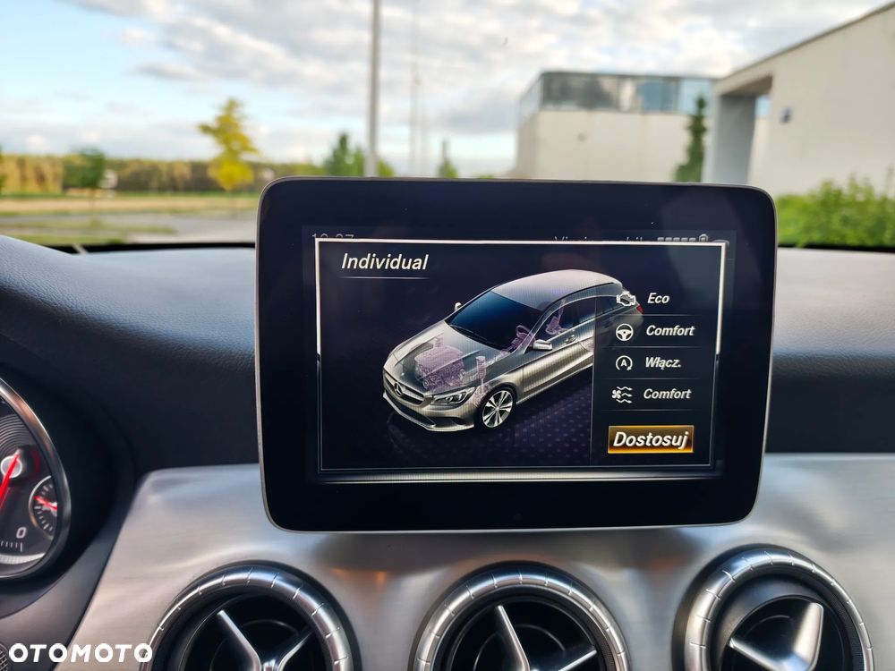 Mercedes-Benz CLA 180 7G-DCT AMG Line - 24