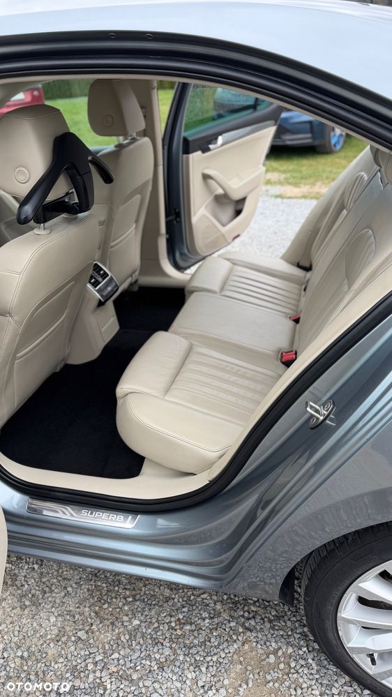 Skoda Superb 2.0 TDI DSG Ambition - 18