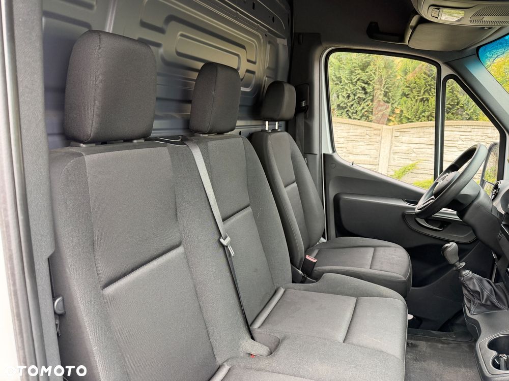 Mercedes-Benz Sprinter 907 - 16