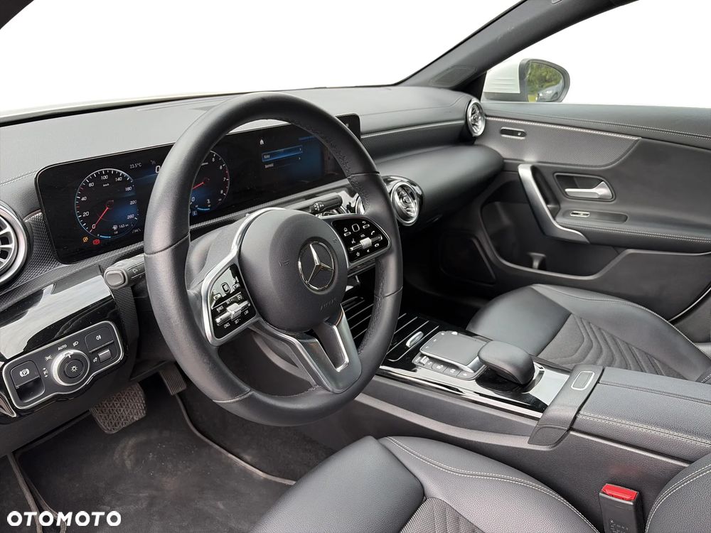Mercedes-Benz CLA 200 Progressive 7G-DCT - 15