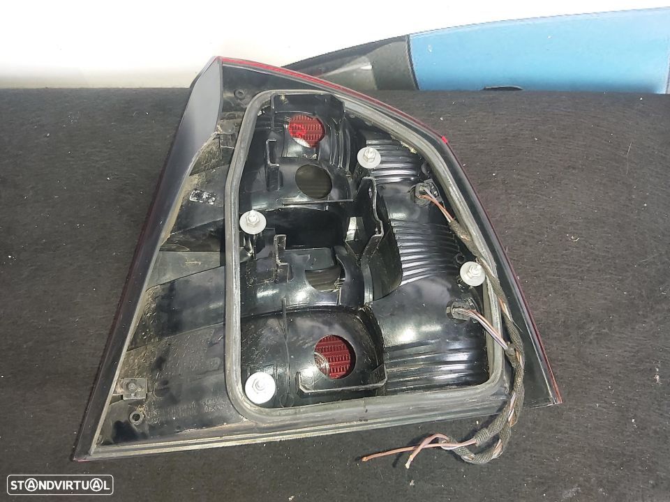 Farolim Esquerdo Skoda Octavia 2010 - 2