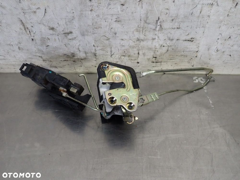 ZAMEK PRAWY PRZÓD DRZWI HYUNDAI COUPE I LIFT 1.6 95758-27000 - 2