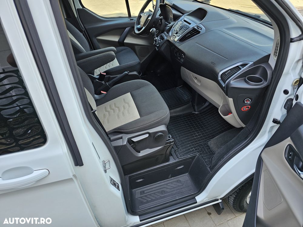 Ford Tourneo Custom - 21
