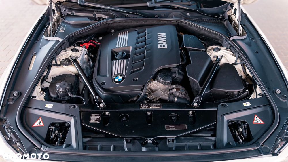 BMW Seria 5 528i - 32