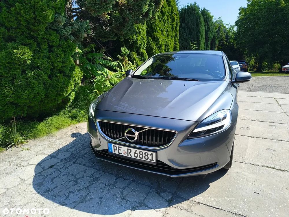 Volvo V40 T2 Linje Svart - 2