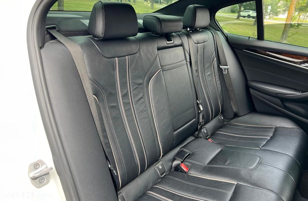 BMW Seria 5 530i xDrive M Sport Edition - 10