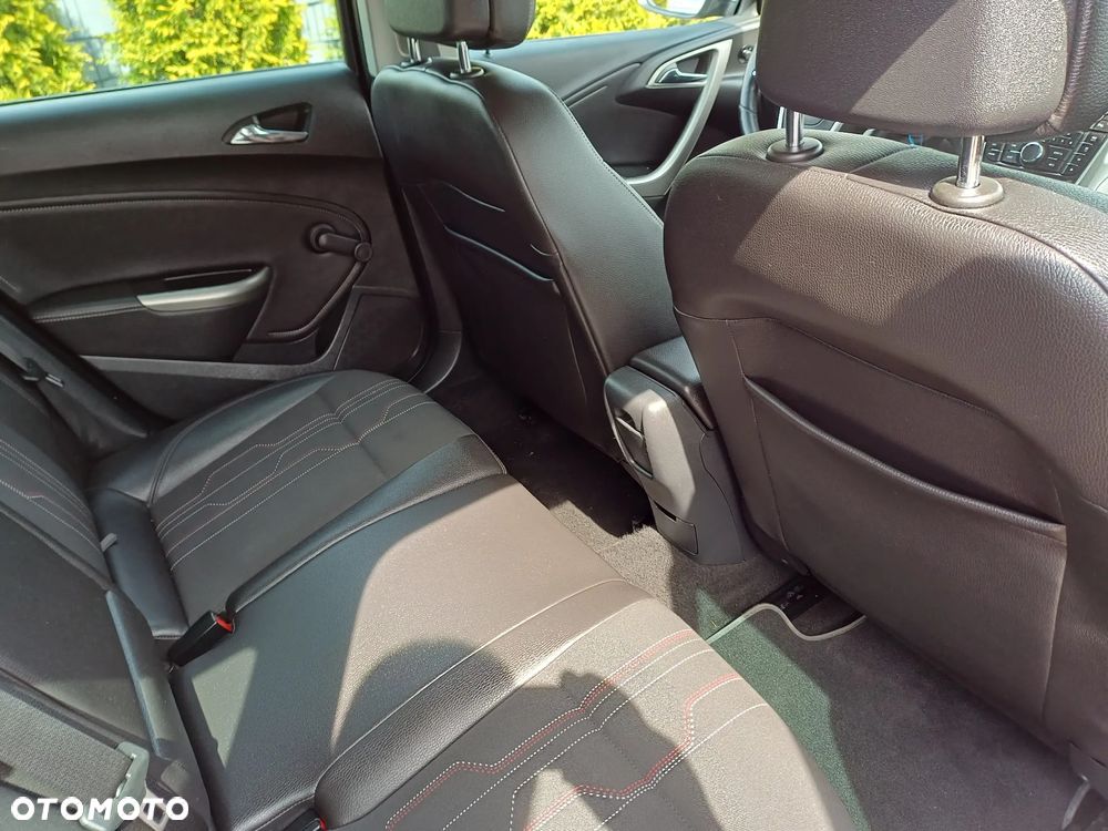 Opel Astra 1.4 Turbo 150 Jahre - 16