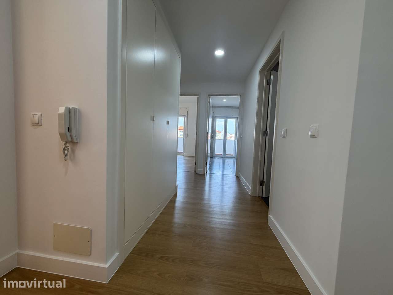 Apartamento T1, totalmente renovado, disponível de imediato - Grande imagem: 3/14