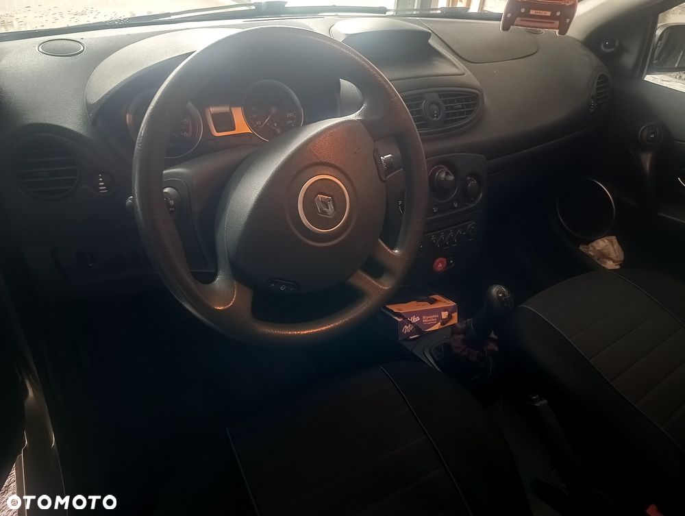 Renault Clio 1.5 dCi Alize - 11