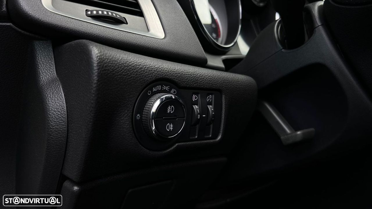 Opel Astra GTC 1.4 Turbo (ecoFLEX) S&S - 26