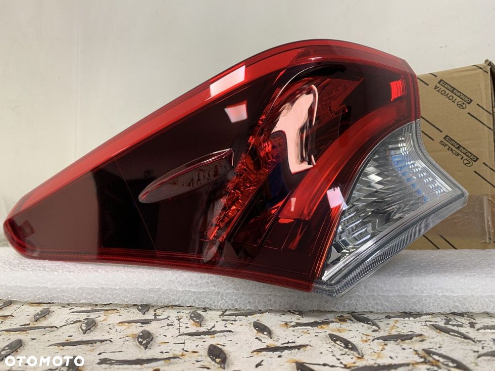 NOWA ORYGINALNA LAMPA TYLNA LEWA TOYOTA AURIS II LIFT KOMBI 15-18 81561-02A51 - 7