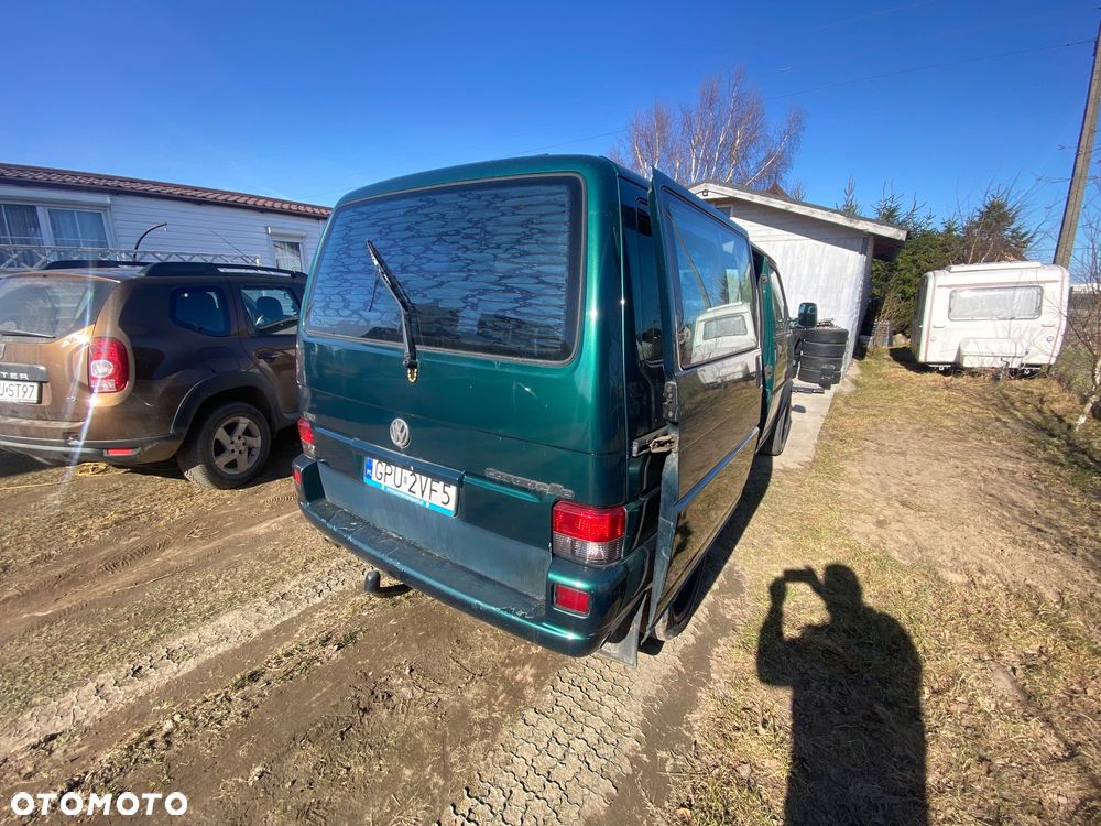 Volkswagen Caravelle - 11