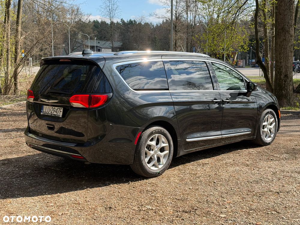 Chrysler Pacifica - 4