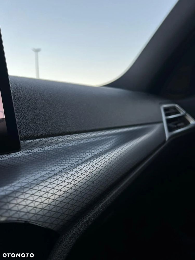 BMW Seria 3 330i xDrive M Sport - 8