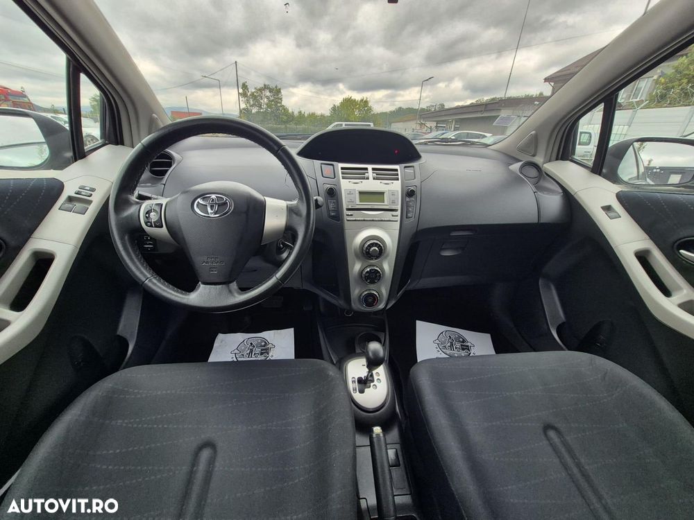 Toyota Yaris - 12