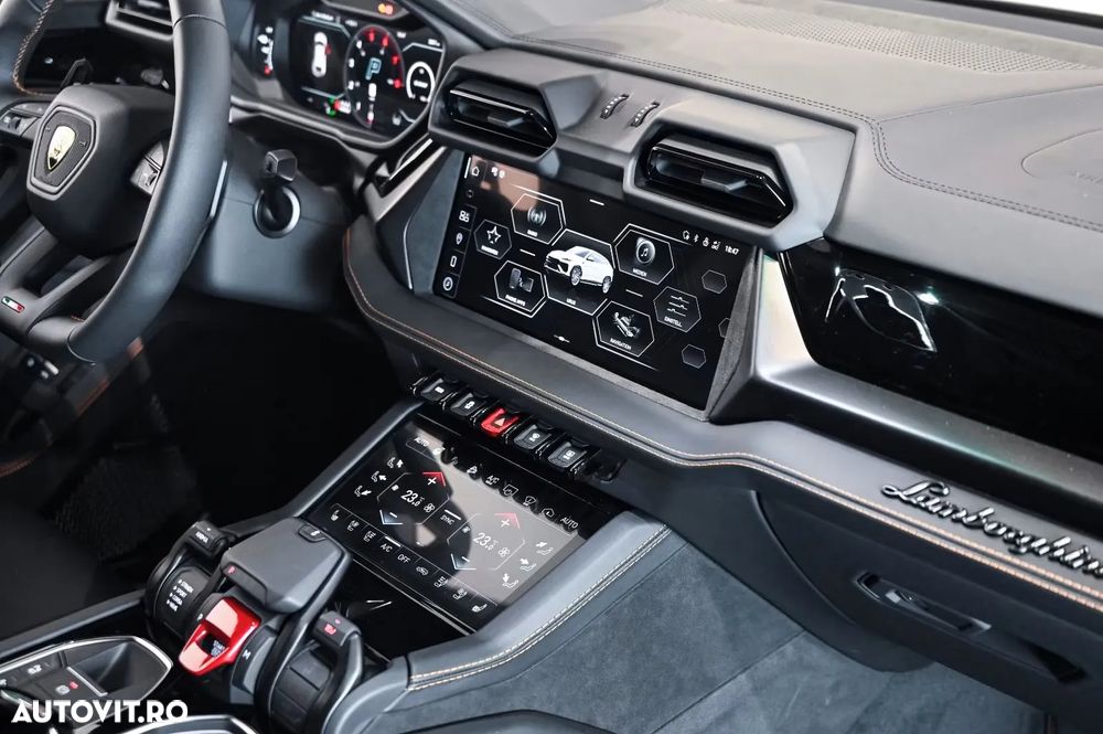 Lamborghini URUS - 33