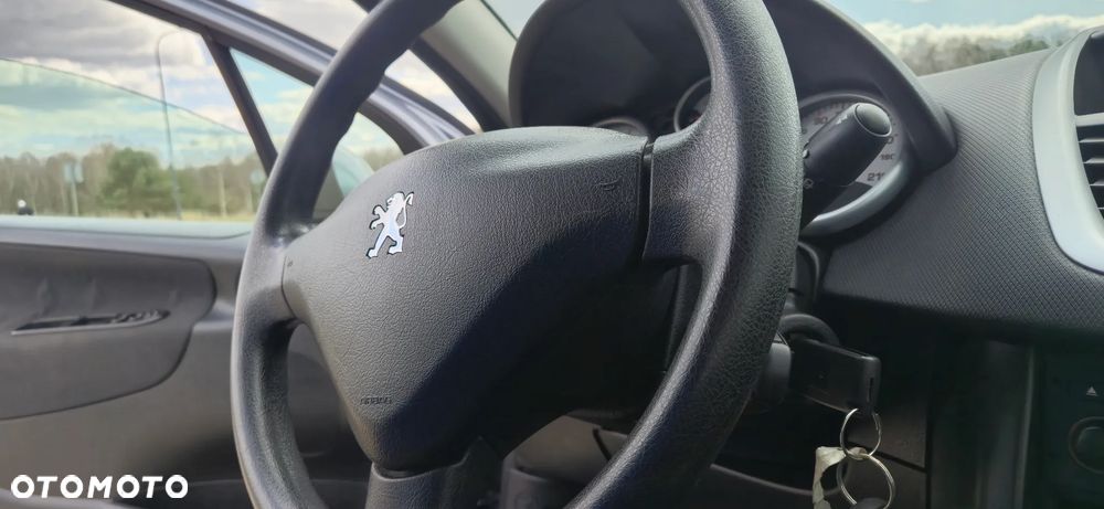 Peugeot 207 1.4 16V Trendy - 12