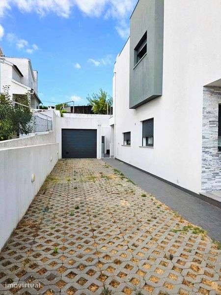 Moradia V4 isolada na Sobreda | 180 m² - Grande imagem: 2/12