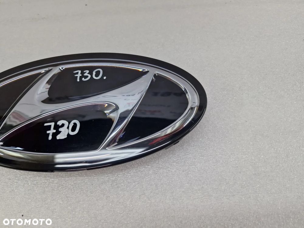 HYUNDAI i20 III 3 19- ZNACZEK LOGO EMBLEMAT POD RADAR , NR 86380-Q0000 , NR AUKCJI GL730 - 3