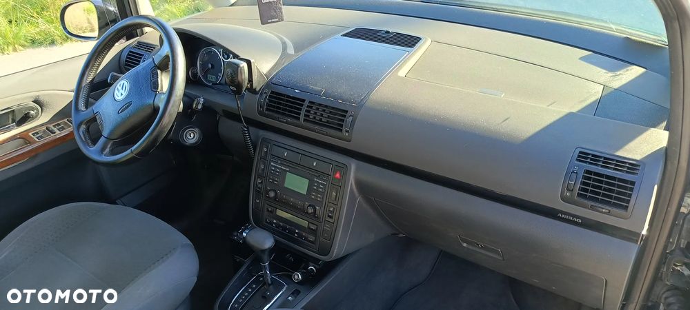 Volkswagen Sharan 1.9 TDI Comfortline Tiptr - 12
