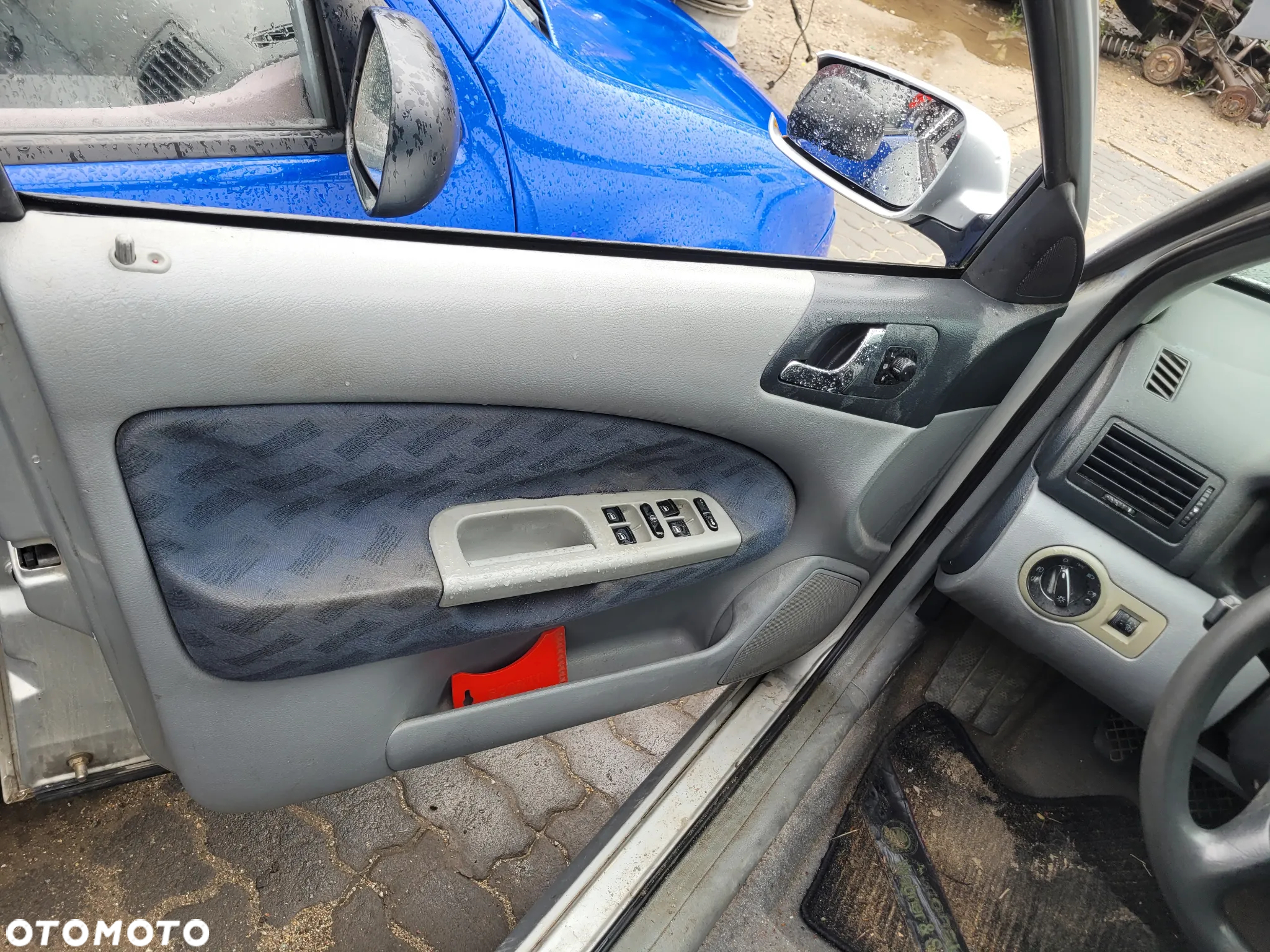 SKODA OCTAVIA 1 I fotel fotele kanapa deska kokpit podsufitka boczek boczki klamka podłokietnik licznik prędkościomierz - 4
