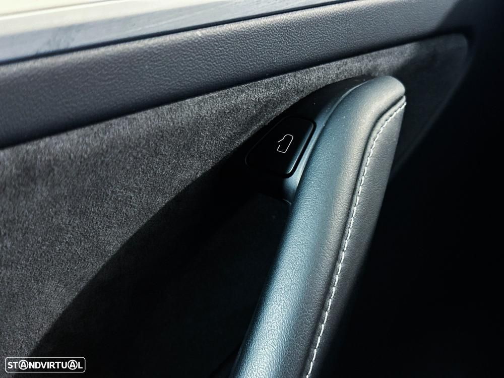 Tesla Model Y Performance Dual Motor AWD - 46