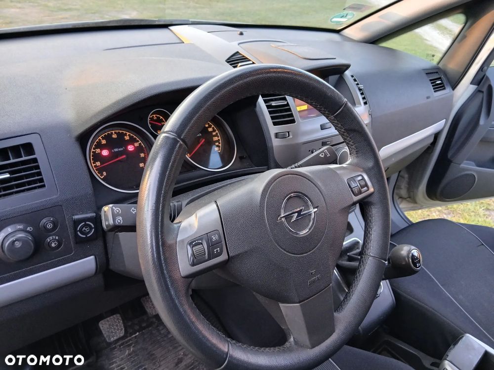 Opel Zafira - 10