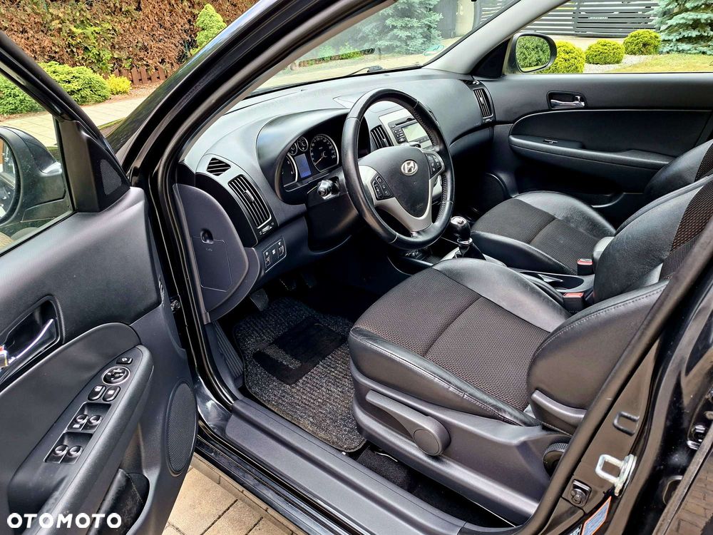 Hyundai i30 i30cw 1.6 CRDi FIFA WM Edition - 5