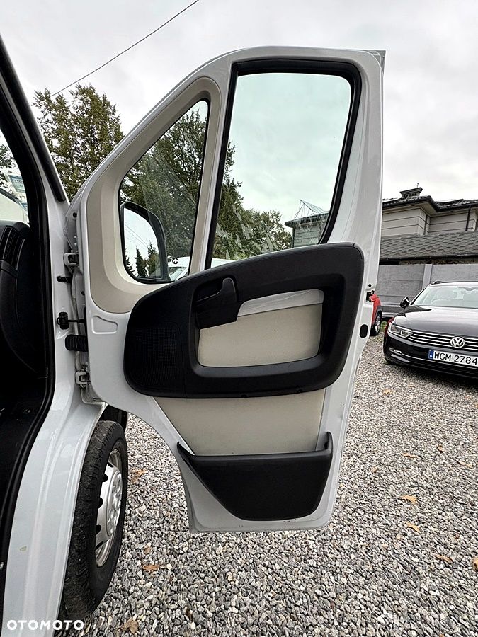 Fiat Ducato 2.0 MultiJet na zwykłym suchym pasku Klima Navi Kamera PDC Bluetooth USB Wspomaganie Centralny Elektryka Rozrząd po wymianie Oryg 176 tys km 2016 rok - 17