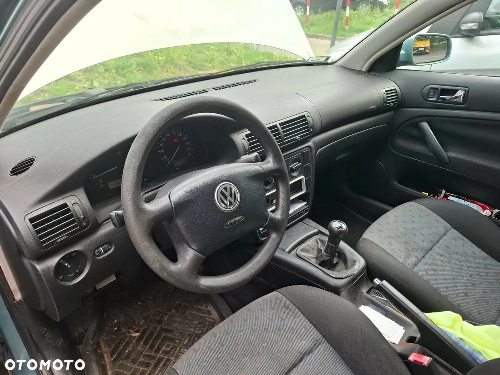 Volkswagen Passat 1.6 CL - 13