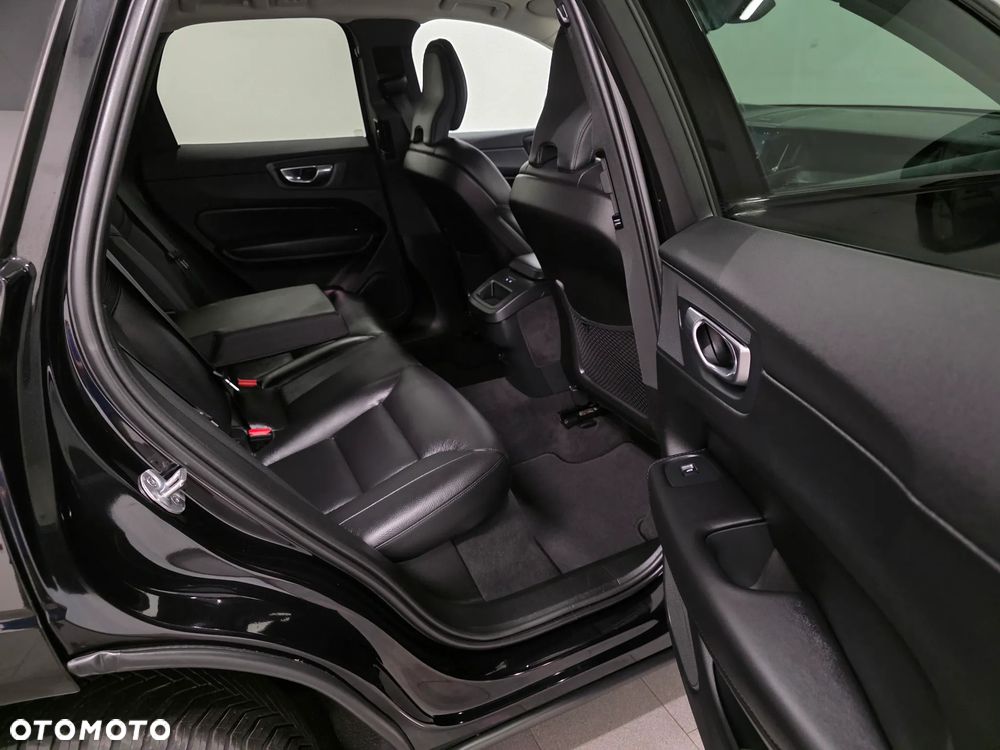 Volvo XC 60 B4 D Geartronic RDesign - 32