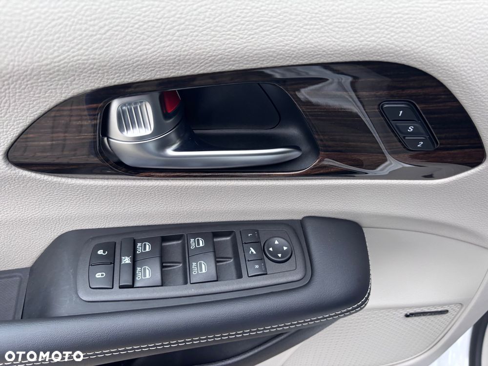 Chrysler Pacifica - 12