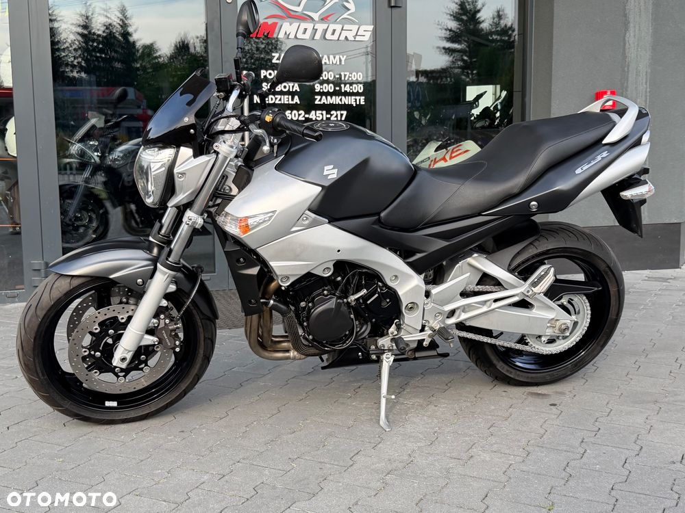 Suzuki GSR - 27