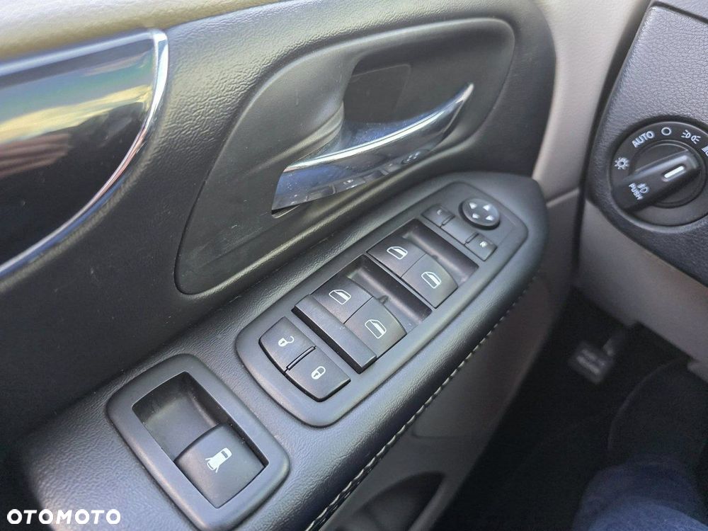 Dodge Grand Caravan - 10