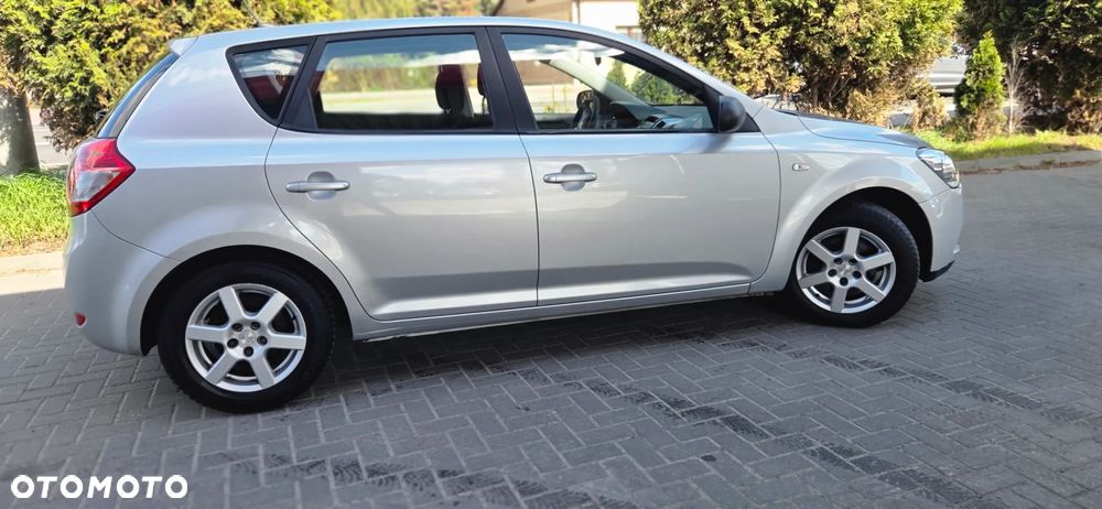 Kia Ceed 1.4 CVVT Dream-Team Edition - 16