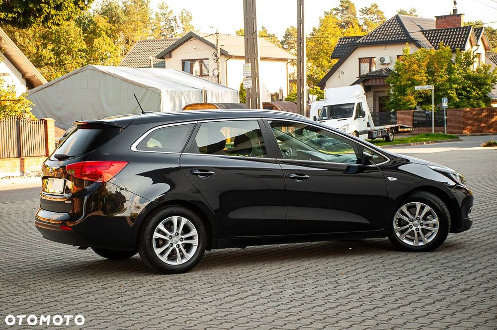 Kia Ceed 1.6 CRDi 128 ISG Dream Team Edition - 17