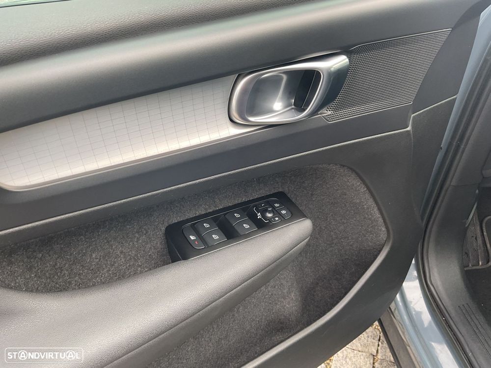 Volvo XC 40 1.5 T3 Momentum - 21