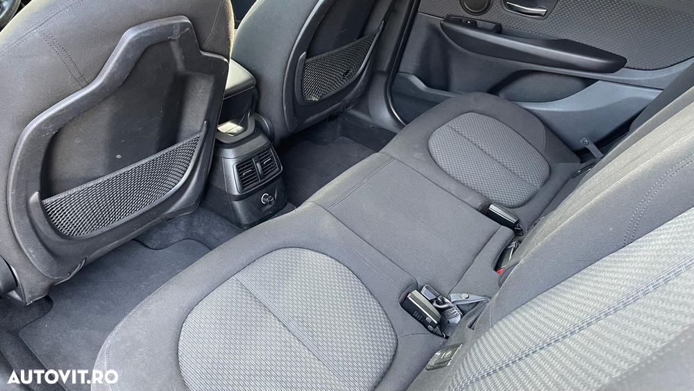BMW Seria 2 218d - 7