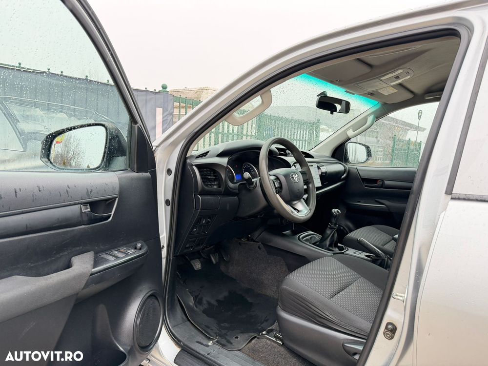 Toyota Hilux 2.4D 150CP 4x4 Double Cab 6MT Comfort - 12